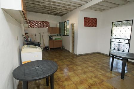 Casa à venda com 200m², 4 quartos e 1 vagaSalão 