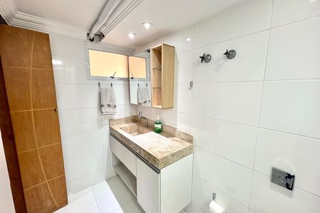 Apartamento à venda com 83m², 2 quartos e 1 vaga Apartamento à venda com 83m², 2 quartos e 1 vagaBanheiro