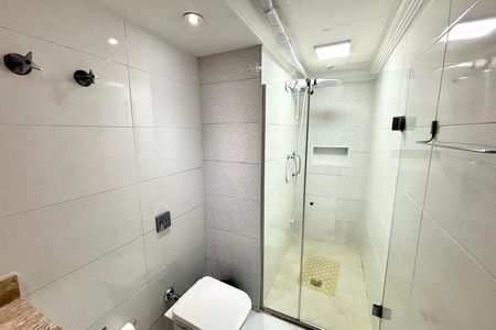 Apartamento à venda com 83m², 2 quartos e 1 vaga Apartamento à venda com 83m², 2 quartos e 1 vagaBanheiro