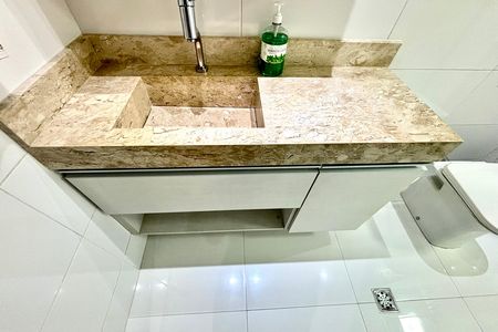 Apartamento à venda com 83m², 2 quartos e 1 vaga Apartamento à venda com 83m², 2 quartos e 1 vagaBanheiro