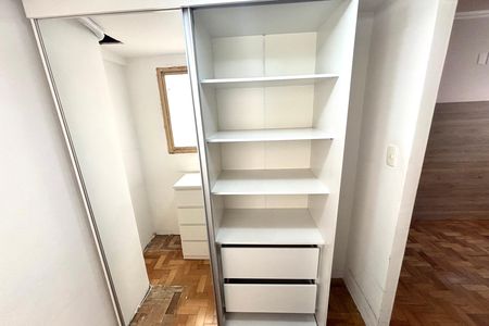 Apartamento à venda com 83m², 2 quartos e 1 vaga Apartamento à venda com 83m², 2 quartos e 1 vagaCloset