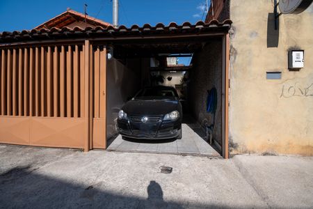 Casa à venda com 80m², 2 quartos e 1 vaga Casa à venda com 80m², 2 quartos e 1 vagaFachada