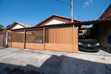 Casa à venda com 80m², 2 quartos e 1 vaga Casa à venda com 80m², 2 quartos e 1 vagaFachada