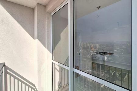 Apartamento à venda com 38m², 2 quartos e sem vaga Apartamento à venda com 38m², 2 quartos e sem vagaVista da cidade desde a varanda de um apartamento com janelas grandes e iluminação boa.