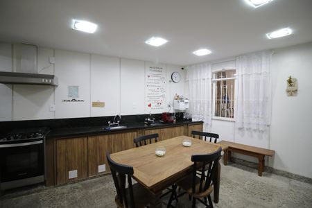 Casa de condomínio à venda com 310m², 4 quartos e 2 vagasCozinha