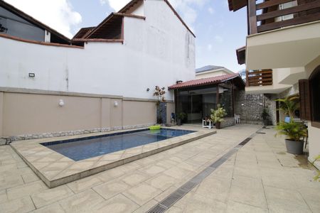 Casa de condomínio à venda com 310m², 4 quartos e 2 vagasPiscina