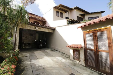 Casa de condomínio à venda com 310m², 4 quartos e 2 vagasGaragem