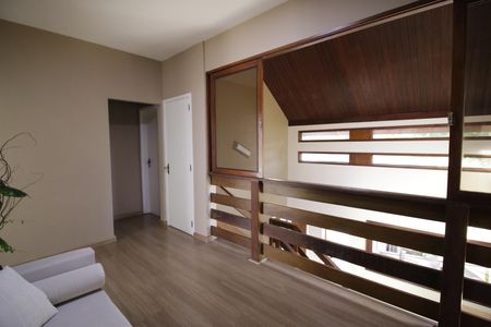 Casa de condomínio à venda com 310m², 4 quartos e 2 vagasHall social