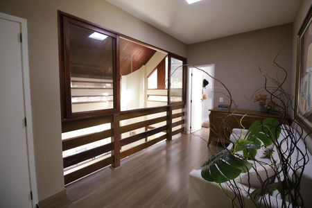 Casa de condomínio à venda com 310m², 4 quartos e 2 vagasHall social