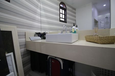 Casa de condomínio à venda com 310m², 4 quartos e 2 vagasBanheiro da Suíte 1