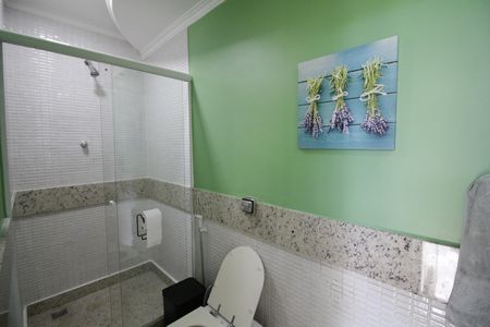 Casa de condomínio à venda com 310m², 4 quartos e 2 vagasBanheiro da churrasqueira 