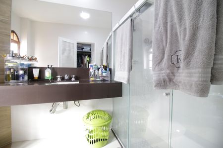 Casa de condomínio à venda com 310m², 4 quartos e 2 vagasBanheiro da Suíte 2