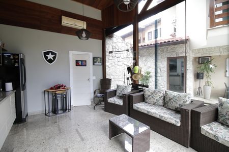Casa de condomínio à venda com 310m², 4 quartos e 2 vagasChurrasqueira