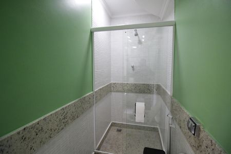 Casa de condomínio à venda com 310m², 4 quartos e 2 vagasBanheiro da churrasqueira 