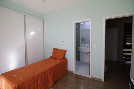 Casa de condomínio à venda com 310m², 4 quartos e 2 vagasSuite 3