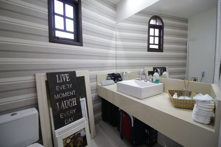 Casa de condomínio à venda com 310m², 4 quartos e 2 vagasBanheiro da Suíte 1