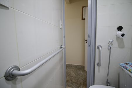 Casa de condomínio à venda com 310m², 4 quartos e 2 vagasBanheiro de serviço