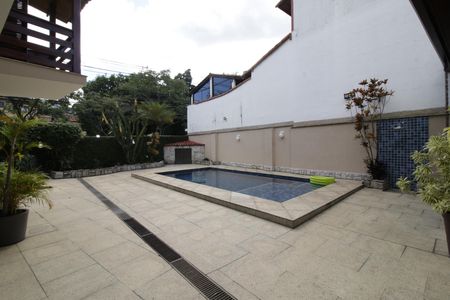Casa de condomínio à venda com 310m², 4 quartos e 2 vagasPiscina