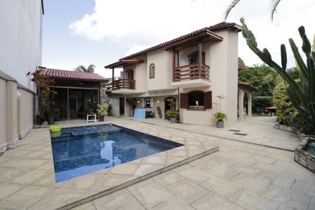 Casa de condomínio à venda com 310m², 4 quartos e 2 vagasPiscina