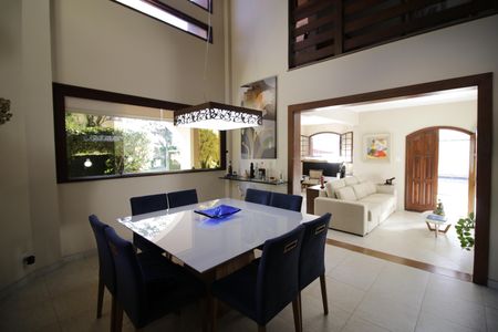 Casa de condomínio à venda com 310m², 4 quartos e 2 vagasSala