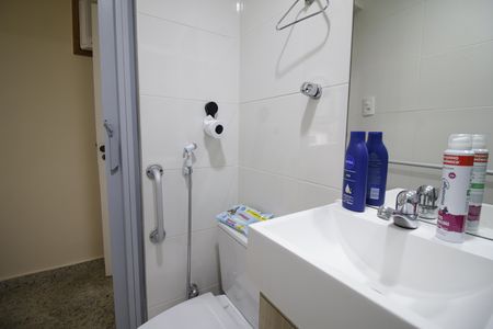 Casa de condomínio à venda com 310m², 4 quartos e 2 vagasBanheiro de serviço