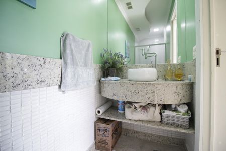 Casa de condomínio à venda com 310m², 4 quartos e 2 vagasBanheiro da churrasqueira 