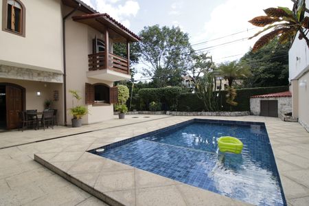 Casa de condomínio à venda com 310m², 4 quartos e 2 vagasPiscina