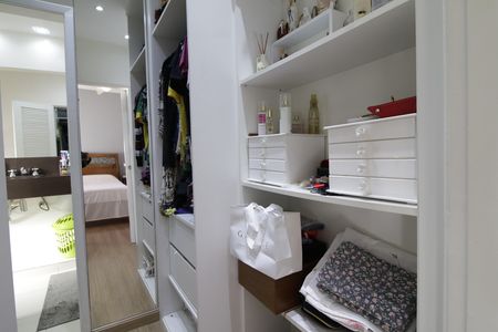 Casa de condomínio à venda com 310m², 4 quartos e 2 vagasCloset da suíte 2