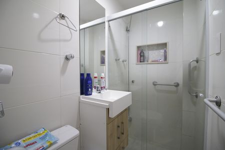 Casa de condomínio à venda com 310m², 4 quartos e 2 vagasBanheiro de serviço