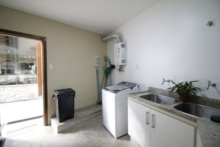 Casa de condomínio à venda com 310m², 4 quartos e 2 vagasÁrea de Serviço