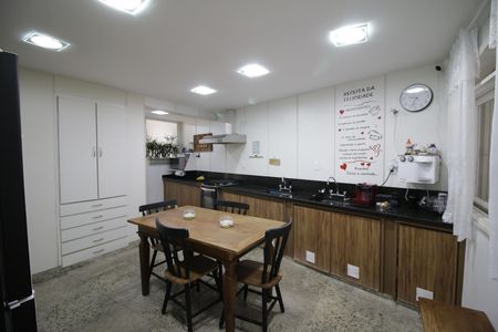 Casa de condomínio à venda com 310m², 4 quartos e 2 vagasCozinha