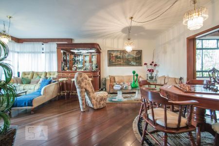 Apartamento para alugar com 240m², 5 quartos e 4 vagas