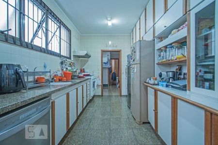Apartamento para alugar com 240m², 5 quartos e 4 vagas