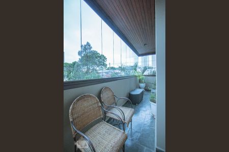 Apartamento para alugar com 240m², 5 quartos e 4 vagas