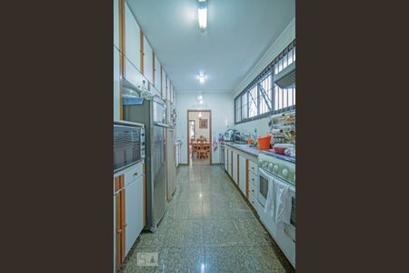 Apartamento para alugar com 240m², 5 quartos e 4 vagas