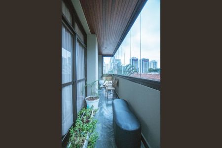 Apartamento para alugar com 240m², 5 quartos e 4 vagas
