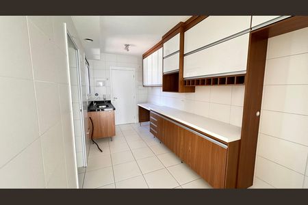 Apartamento para alugar com 3 quartos, 118m² em Jardim das Acacias, São Paulo