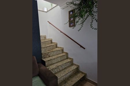 Casa à venda com 120m², 3 quartos e 3 vagasEscada