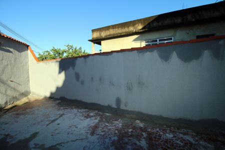Casa para alugar com 70m², 2 quartos e 4 vagasQuintal e garagem