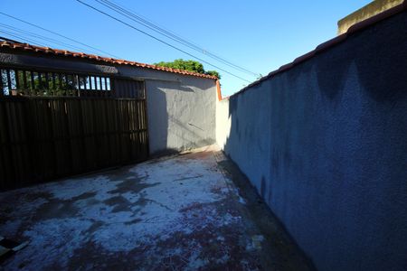 Casa para alugar com 70m², 2 quartos e 4 vagasQuintal e garagem