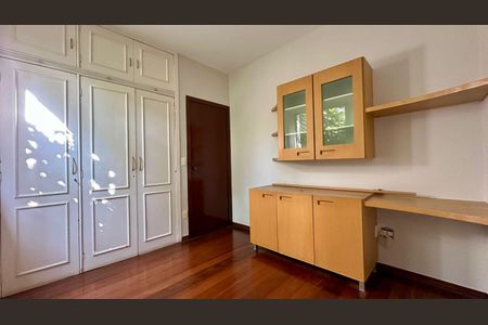 Apartamento à venda com 160m², 4 quartos e 2 vagasQuarto 