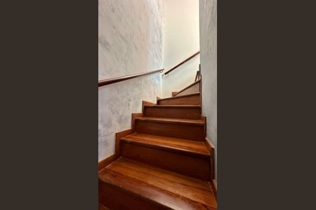 Apartamento à venda com 160m², 4 quartos e 2 vagasEscadas