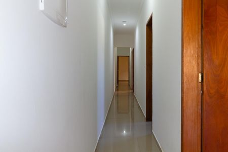 Casa à venda com 286m², 4 quartos e 2 vagas Casa à venda com 286m², 4 quartos e 2 vagasCorredor dos Quartos