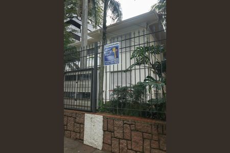 Apartamento para alugar com 205m², 4 quartos e 2 vagas Apartamento para alugar com 205m², 4 quartos e 2 vagasFachada