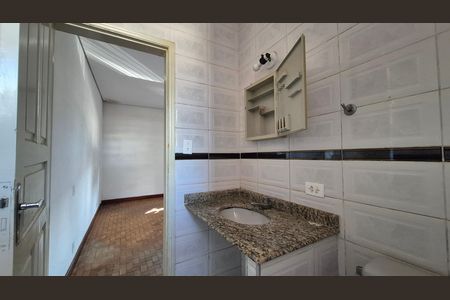 Casa à venda com 128m², 3 quartos e 2 vagas Casa à venda com 128m², 3 quartos e 2 vagasBanheiro da suíte