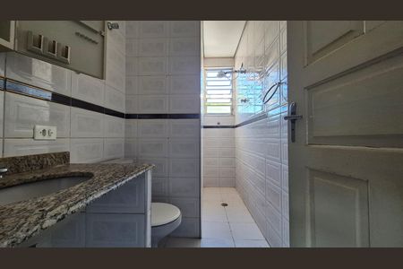 Casa à venda com 128m², 3 quartos e 2 vagas Casa à venda com 128m², 3 quartos e 2 vagasBanheiro da suíte