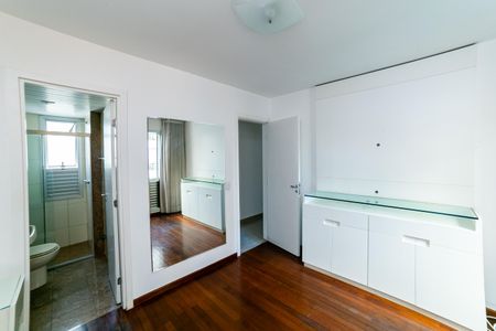 Apartamento para alugar com 75m², 2 quartos e 2 vagas Apartamento para alugar com 75m², 2 quartos e 2 vagasSuíte