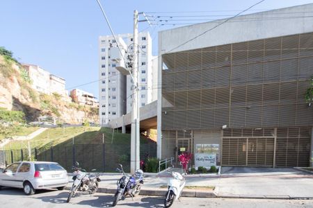 Apartamento à venda com 48m², 2 quartos e 1 vaga Apartamento à venda com 48m², 2 quartos e 1 vagaFachada