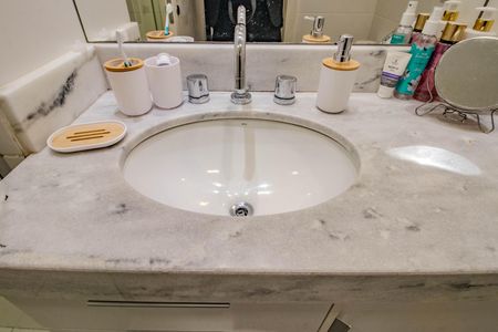 Banheiro da Suíte de apartamento à venda com 1 quarto, 47m² em Rio Branco, Porto Alegre