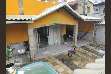 Casa à venda com 154m², 3 quartos e 4 vagas